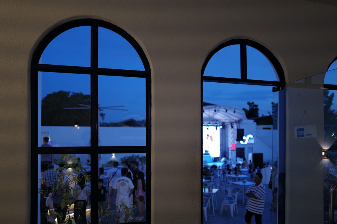· Street Photography · Batam ·Santorini-theme  ·